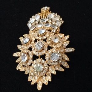 Goldish color brooch